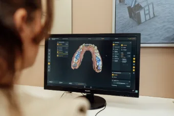 Bright, natural-looking smile after gentle, minimally invasive dental treatment