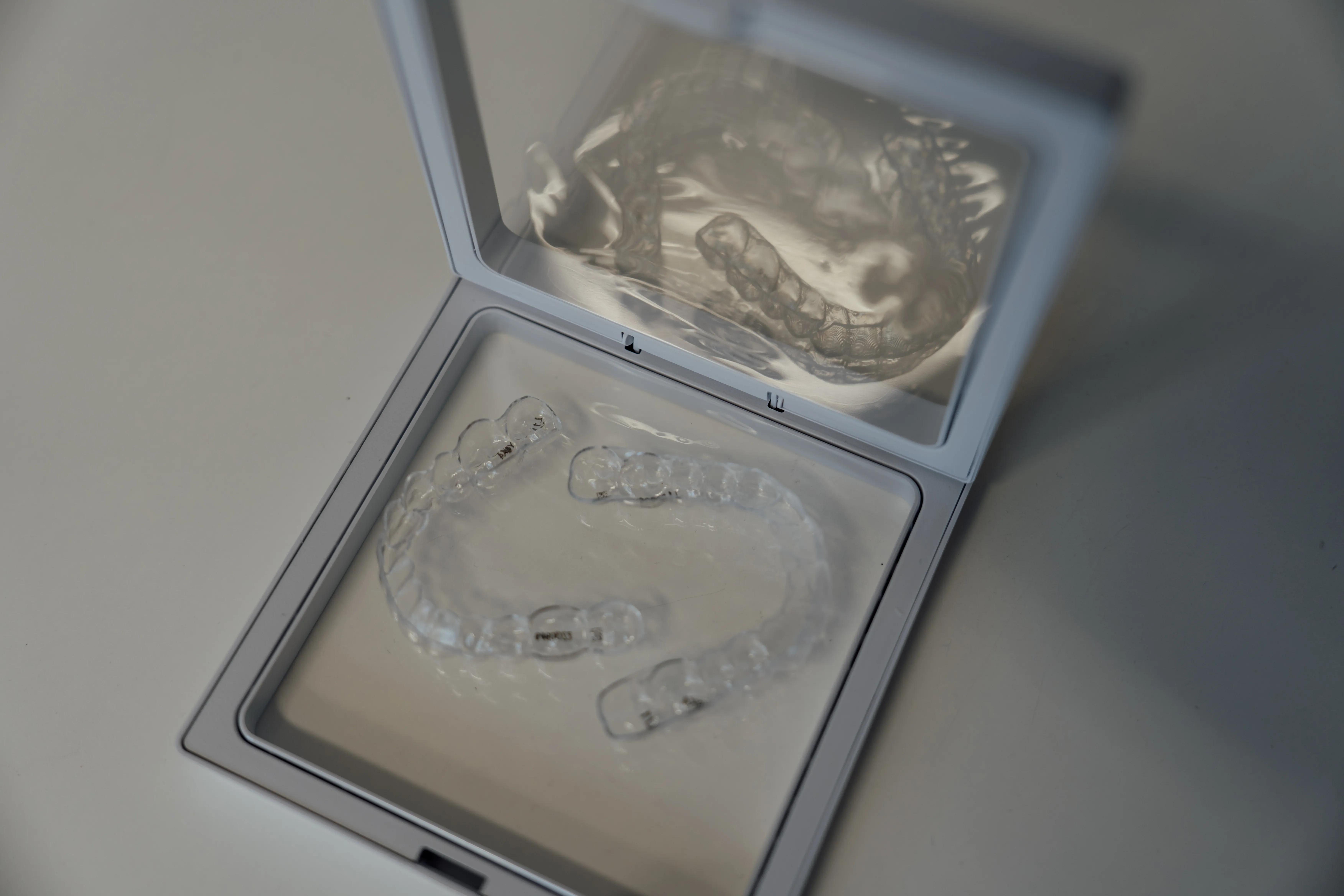 Biomimetic dental bonding